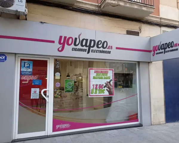 Tienda "yovapeo.es" de cigarros electrónicos. Venden atomizadores y otros productos para vapear.