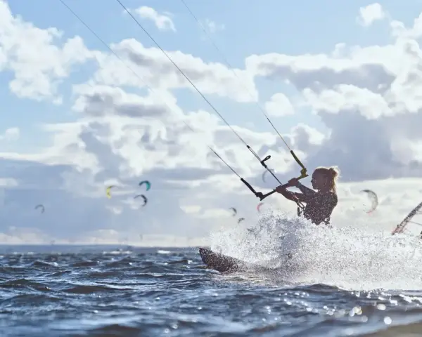 Kitesurfing: Od czego zacząć? Kurs, koszty, Hel kompletny poradnik