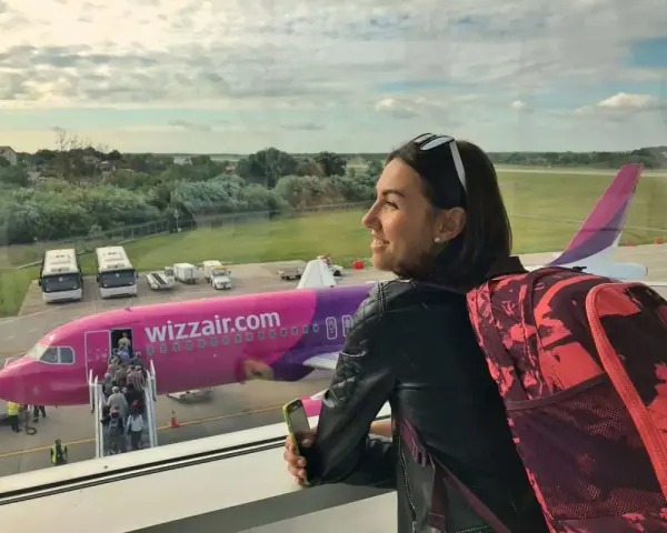 Ile może ważyć bagaż podręczny w Wizz Air? Sprawdź, by uniknąć problemów