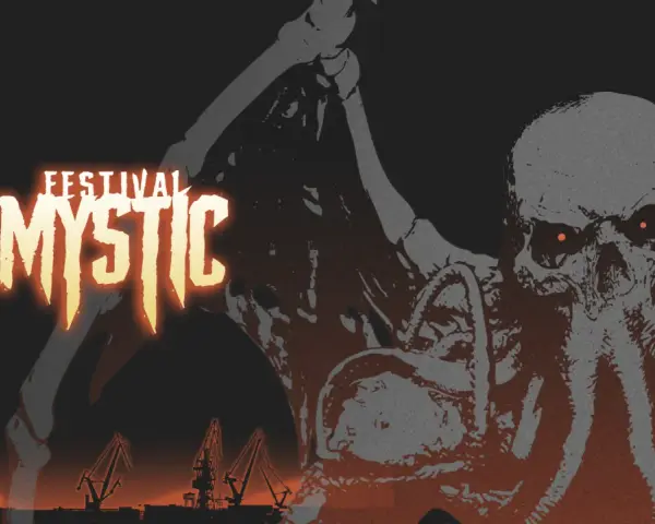 Mroczna wizja potwora z mackami i płonącymi oczami, zapowiadająca **mystic festival 2026**. W tle portowe dźwigi.