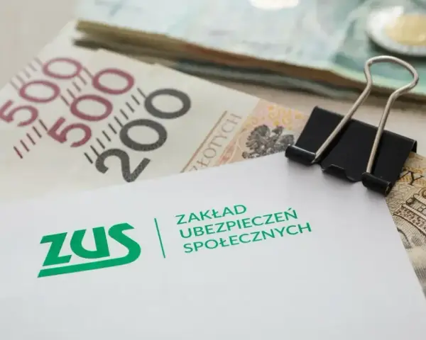 ZUS i pieniądze, symbolizujące rodzicielskie świadczenie uzupełniające.