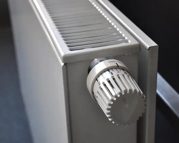 Jak podłączyć grzejnik łazienkowy? Poradnik DIY krok po kroku