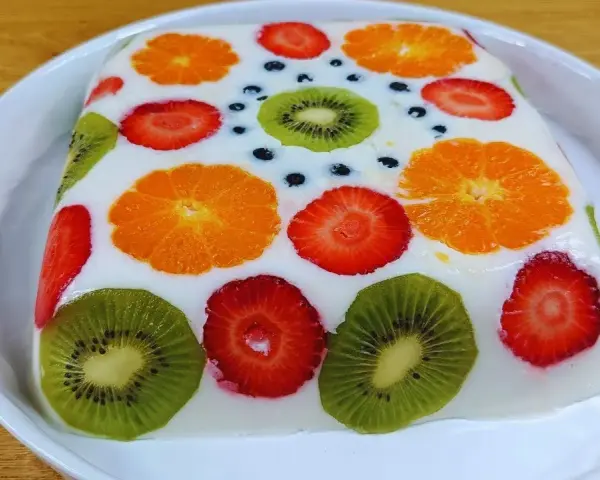 Owoce po nalewce: 15 pomysłów zero waste na desery i dania