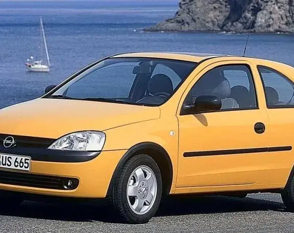 Opel Corsa C 1.0: Pojemność baku, spalanie i zasięg (44L)