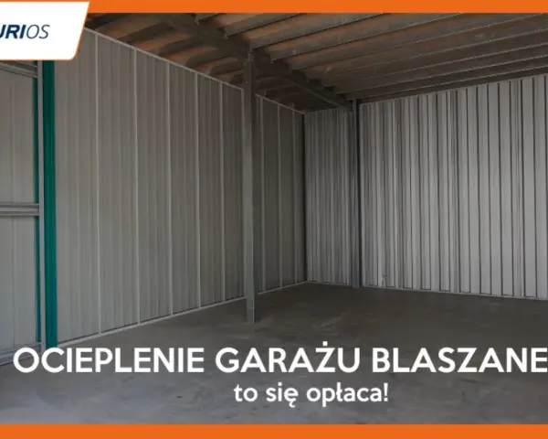 Wnętrze pustego garażu blaszanego. Napis na dole: "OCIEPLENIE GARAŻU BLASZANEGO to się opłaca!".
