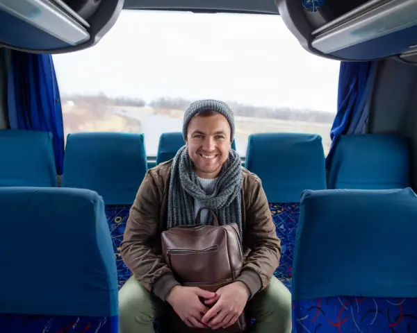 Ubiór na podróż autokarem: Porady eksperta na komfortową trasę