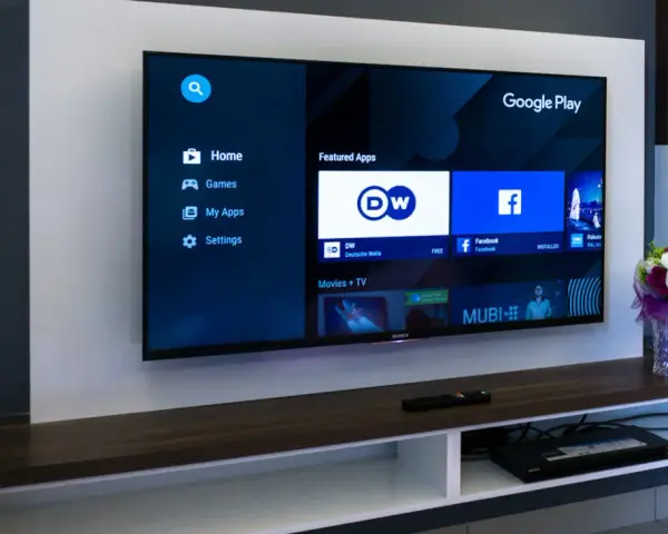 Smart TV czy Android TV co lepsze: porównanie funkcji i wydajności