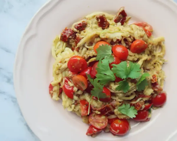 Spaghetti z cukinią i pomidorami: Obiad w 20 min + triki