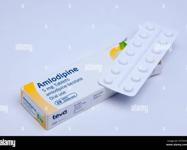 Confezione di Amlodipina 5 mg, 28 compresse per uso orale, con blister e foglietto illustrativo.