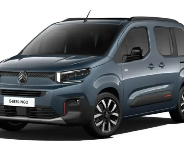 Niebieski E-Berlingo z nowoczesnym przodem i czarnymi felgami. Idealny do rodzinnych podróży.