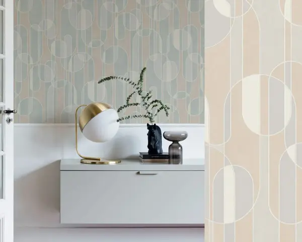 Ideas de papel pintado para recibidor: diseño geométrico en tonos pastel y beige, creando un ambiente moderno y acogedor.