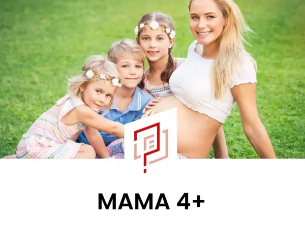 Ciężarna mama z trójką dzieci na trawie. Myślą o przyszłości i emeryturze za 4 dzieci.