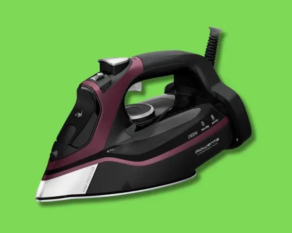Ferro da stiro Rowenta Steamforce Plus: 2900W, colpo vapore 230g, anti-goccia. Un buon ferro da stiro ha queste caratteristiche per stirare al meglio.