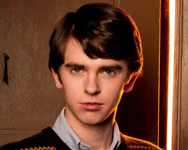 Freddie Highmore w serialu "The Good Doctor". Jego role w filmach i serialach to prawdziwe perełki.
