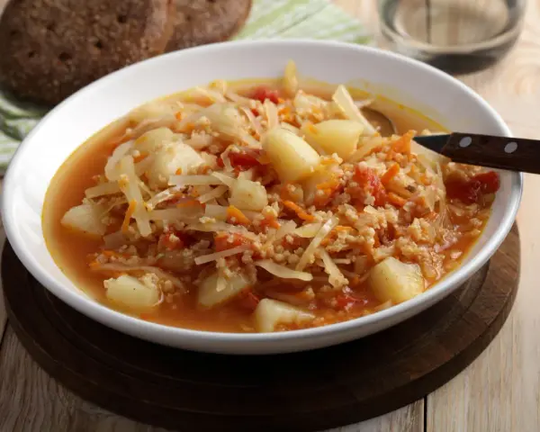 Kapuśniak czy kwaśnica? Rozwiej wątpliwości i wybierz zupę!