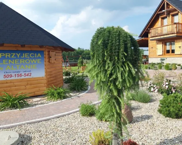 Drewniane altany i domki zapraszają na plenerowe przyjęcia. Idealne miejsce na rodzinne spotkania i camping gacki.