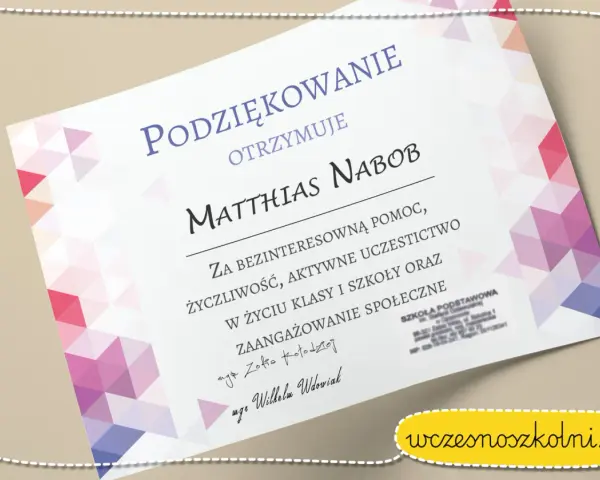 Dyplom z podziękowaniami dla rodziców za pomoc i zaangażowanie. Tekst na dyplomie zawiera imię Matthias Nabob.