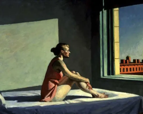 Une femme en robe rouge, assise sur un lit, contemple la ville par la fenêtre. Style de peinture Edward Hopper.