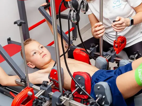 Ile trwa rehabilitacja skoliozy? Kluczowe czynniki wpływające na czas terapii