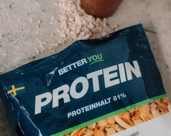 En påse Better You Protein med 81% proteinhalt. Perfekt för dig som vill ha ett långsamt protein för en jämn energitillförsel.