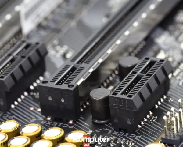 Złącza PCI Express x1 na płycie głównej, gotowe na nowe karty rozszerzeń.