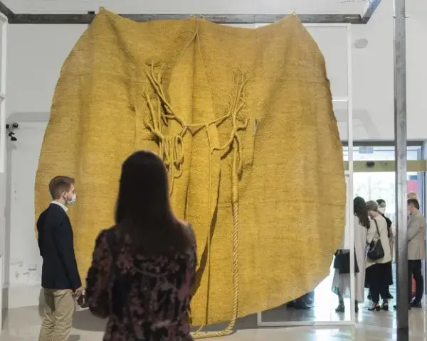 Rzeźby Magdaleny Abakanowicz: Tajemnice sztuki, które musisz poznać
