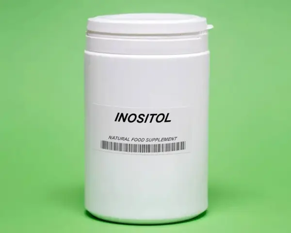 Biały słoiczek z napisem "INOSITOL NATURAL FOOD SUPPLEMENT". Inozytol w ciąży to cenny suplement.