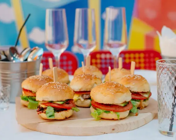 Gdzie kupić mini bułki do burgerów? Sklepy, online, przepis!