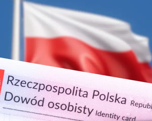 Polski dowód osobisty z orłem i flagą w tle. Dokument potwierdza tożsamość obywatela Rzeczypospolitej Polskiej.