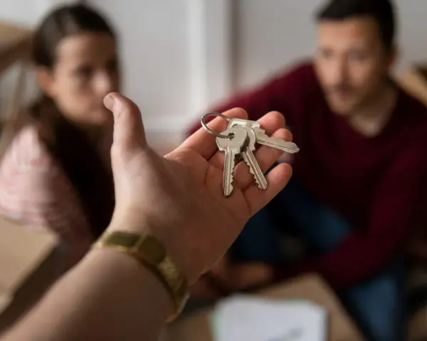 Czy właściciel mieszkania może zakazać przyjmowania gości? Sprawdź swoje prawa
