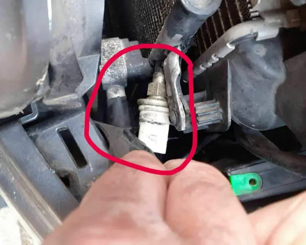Defekter Druckschalter der Klimaanlage? Symptome können sein: keine Kühlung, Lüfter läuft nicht. Hier ist das Bauteil.