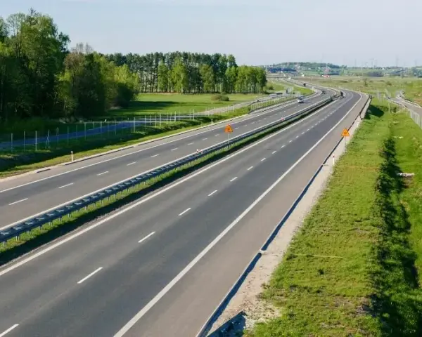 Czym się różni droga ekspresowa od autostrady? Kluczowe różnice i wskazówki