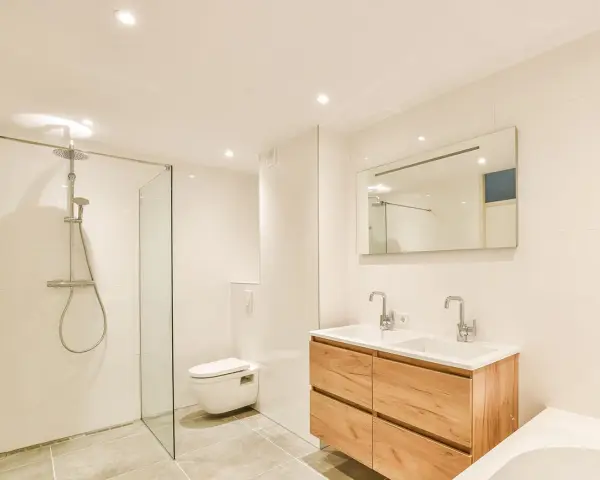 Lámpara techo baño: ¿Cómo elegirla segura y con estilo?