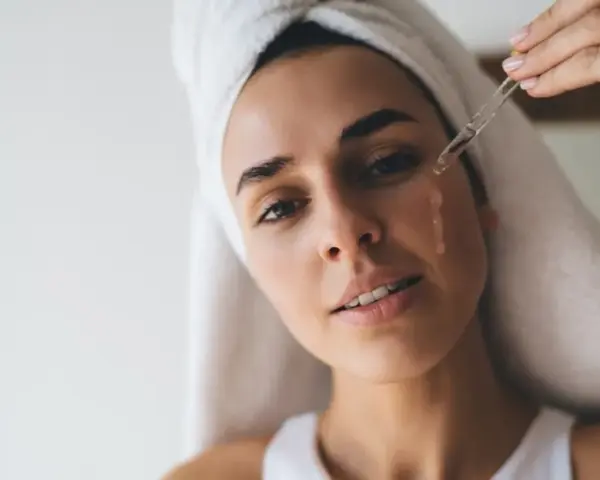 Najpierw retinol czy kwas hialuronowy - jak uniknąć podrażnień?