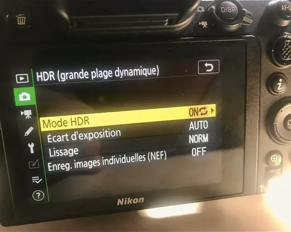 Menu d'un appareil photo Nikon affichant les options HDR pour une meilleure gestion de l'éclairage.