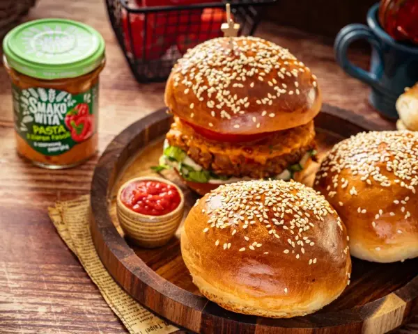 Jak upiec bułki do hamburgerów, aby były miękkie i puszyste