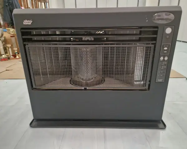 Stufa Zibro Kamin Laser, pronta per la riparazione. Un classico per un calore affidabile.