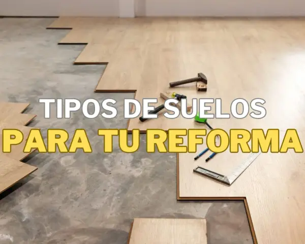 Instalación de suelo laminado, mostrando herramientas y piezas. Considera sus suelo laminado ventajas e inconvenientes para tu reforma.