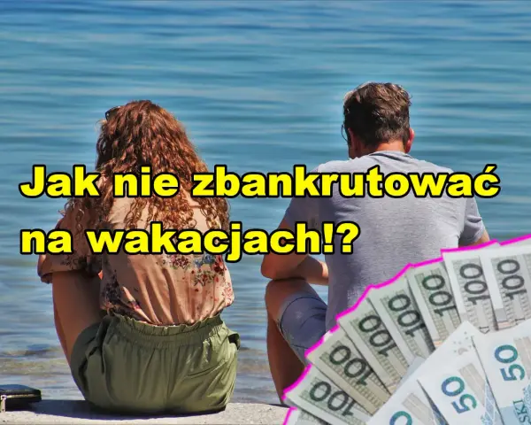 Para siedząca nad wodą, z pieniędzmi w ręku.