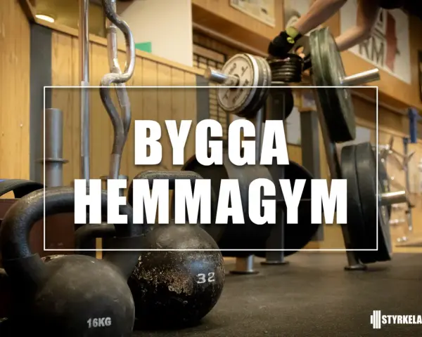 Här ser du utrustning för att bygga hemmagym: kettlebells, skivstång och vikter.