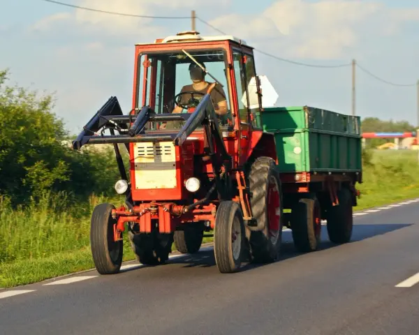 Badanie techniczne ciągnika: Ile kosztuje i jak uniknąć mandatu?