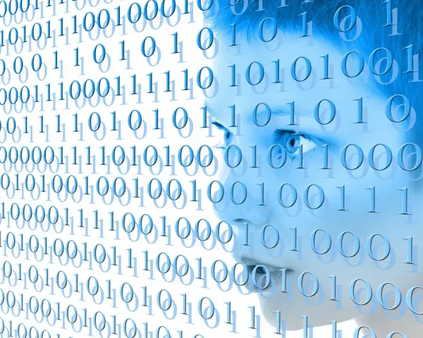 Twarz dziecka otoczona kodem binarnym, symbolizująca test uzależnienia od internetu.