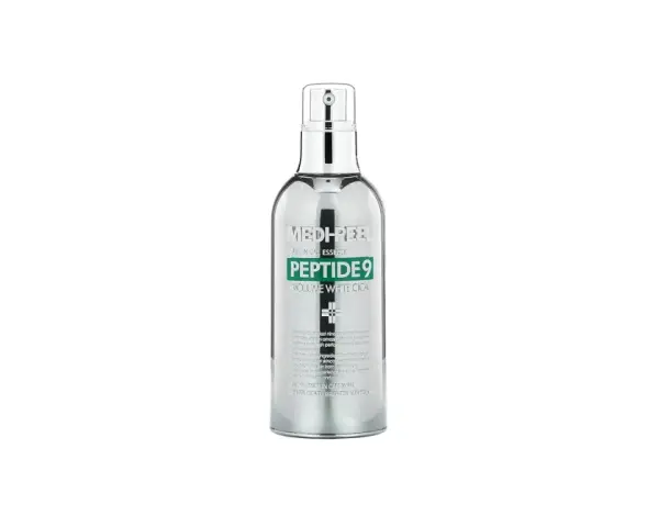 Srebrna butelka z pompką, zawierająca esencję MEDI-PEEL Peptide9 Volume White Cica. Produkt do pielęgnacji skóry.