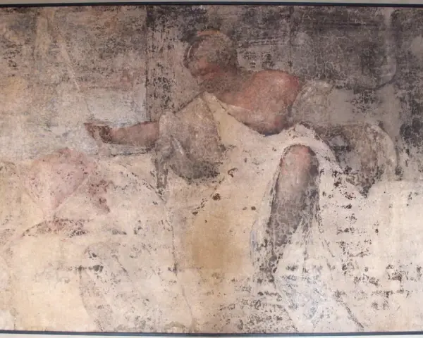 Affresco rovinato, forse dal Fondaco dei Tedeschi, con figura di donna in drappeggio, stile Tiziano.