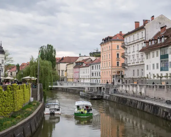 Słowenia czy potrzebny paszport? Odkryj, co musisz wiedzieć przed podróżą