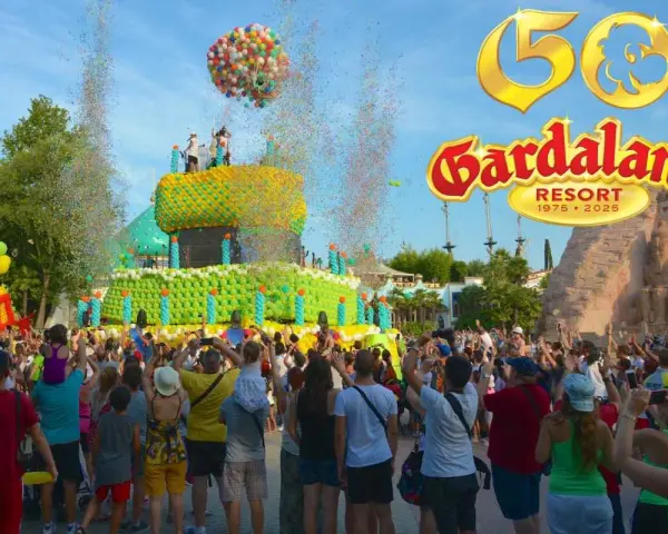 Gardaland: Guida Attrazioni 2025 - Novità, Famiglia e Adrenalina