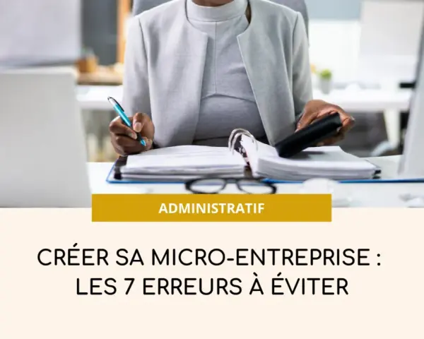 Une personne fait sa déclaration micro entreprise, calculant ses chiffres.