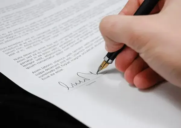 Testament czy akt notarialny? Wybierz bezpiecznie swój majątek