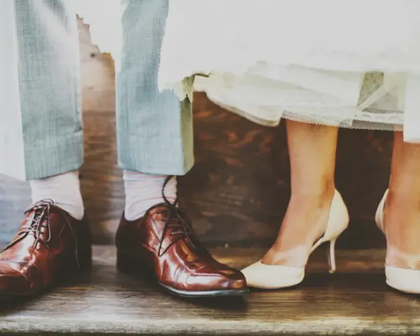 Co ubrać na wesele jako gość, aby wyglądać elegancko i stylowo?