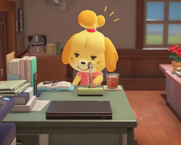 Isabelle, la perrita de Animal Crossing, habla por un micrófono en su escritorio.